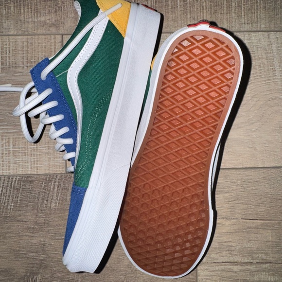 Vans - Picture 4 of 5